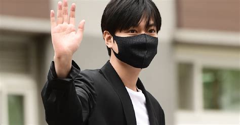 Lee min ho spotted looked more healthy & strong after joining army training center. Lee Min Ho Has Officially Been Discharged From The ...