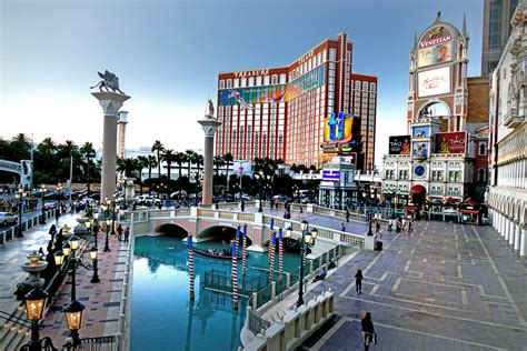 8 Fun And Crazy Things To Do In Vegas For Your First Trip