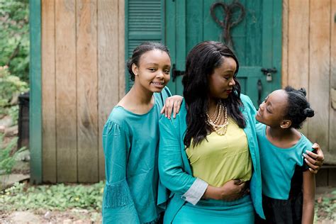 African American Mom And Two Teen Babes Del Colaborador De Stocksy Lea Jones Stocksy