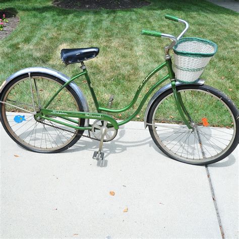 Womens Vintage Schwinn Hollywood Cruiser Bicycle Ebth