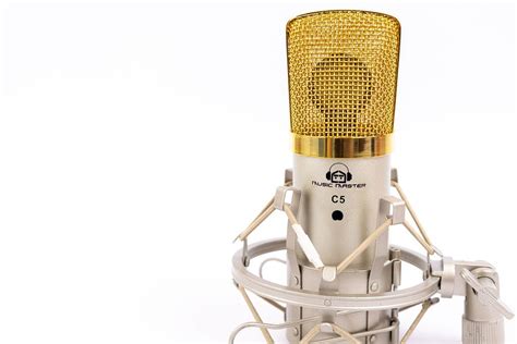 Condenser Studio Microphone With Golden Cap Creative Commons Bilder
