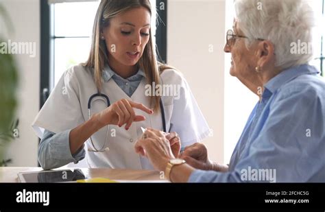 Medication Nurse Elderly Stock Videos And Footage Hd And 4k Video Clips Alamy