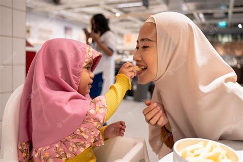 Premium Photo Muslim Mother And Daughter Having Dinner Together