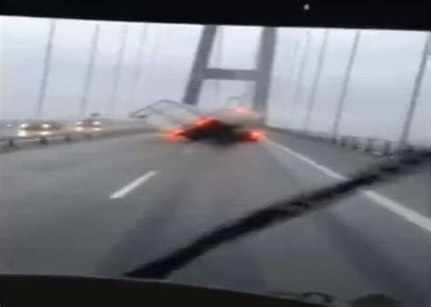 Video Truck Blown Over By High Winds On Bridge