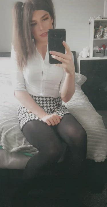 secretary teacher what sort of vibes do i give off can you guess if i am a dom or a sub
