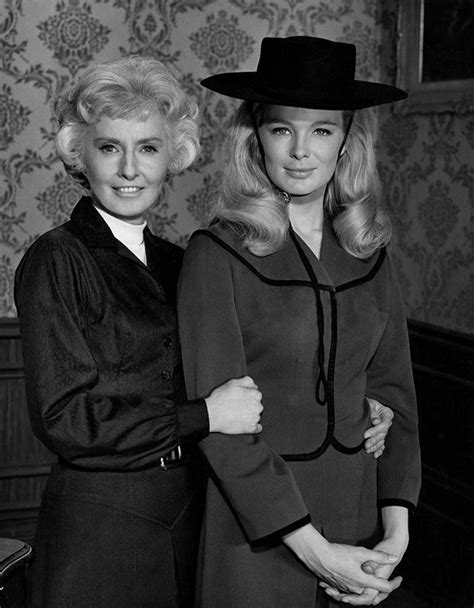 Big Valley Barbara Stanwyck And Linda Evans Linda Evans Barbara