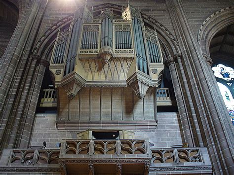 Organ console, liverpool anglican cathedral.jpg 3,168 × 4,485; LiverpoolCathedralGO