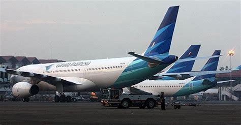 Penumpang garuda indonesia yang ingin bepergian dari dan ke surabaya dapat melihat jadwal penerbangan garuda disini untuk bulan september 2020. Garuda Indonesia Kurangi Jadwal Penerbangan untuk ...