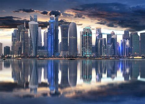 Centre De La Ville Dhorizon De Ville De Doha La Nuit Qatar Image