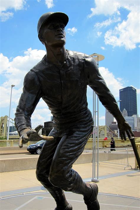 Pittsburgh Pnc Park Roberto Clemente Statue This