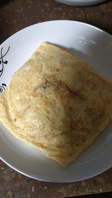 Letak daging cincang yg tlh dimasak ditengah2 kuali.lipat telur t'sebut & letak piring.t'langkupkan kuali & telur bungkus sedia dihidang.siap!!! Resepi Telur Bungkus Ala Thai Mudah, Ringkas Dan Lazat ...