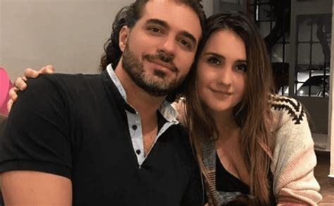 María cecilia chacón renunció a su cargo de ministra de defensa el 26 de septiembre de 2011. Dulce María confirma que habrá boda con su novio Paco Álvarez