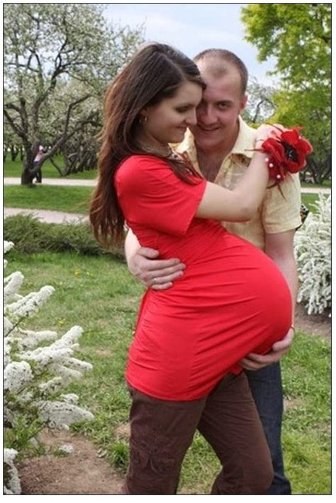 Pregnant Women Beautiful Twinner Balloon Belly