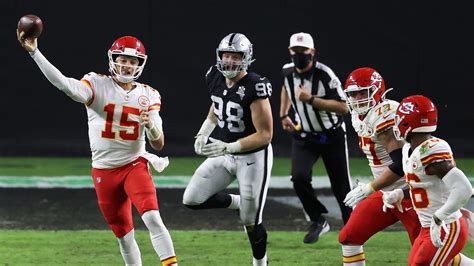 It wasn't quite as hot today, but the chiefs did practice in the elements. Mahomes hits Kelce in last minute, Chiefs edge Raiders 35 ...