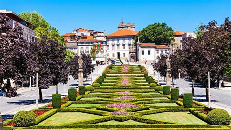 Official web sites of portugal, links and information on portugal's art, culture, geography, history portugal. Guimarães - Noord Portugal | VakantiePortugal.nl