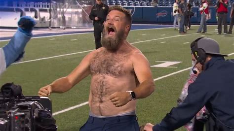 Ryan Fitzpatrick Goes Shirtless On Demand From Bills Fans