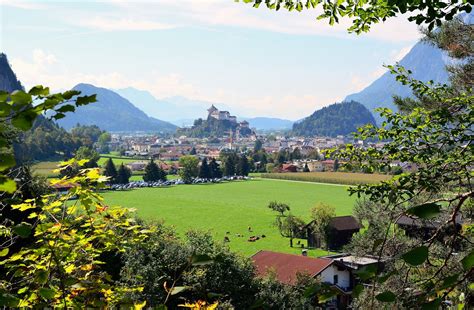 Kufstein is city in the austrian state of tyrol, with a population of ca. Schöne Aussicht auf die Festung Kufstein vom Kaisertal weg ...