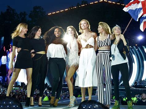 Taylor Swift With Friends Performing In London Photos