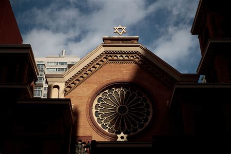 Secret Tunnel Under New York Synagogue Sparks Chaotic Scenes