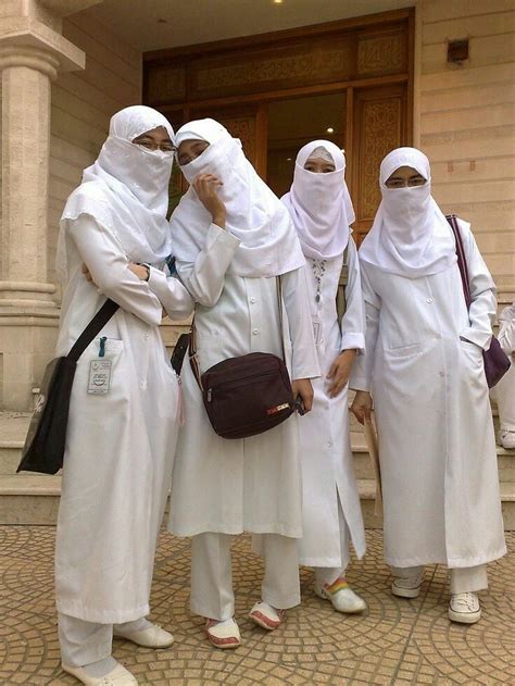 Perfectly Modest “ Muslim Nurses ” Niqab Beautiful Muslim Women Niqab Fashion