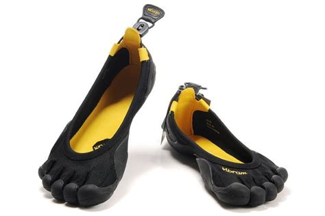 If you are a regular reader of mark's daily apple you are probably well aware of those funny looking vibram fivefingers by now. five fingaaa | All black shoes, Vibram fivefingers, Sneakers