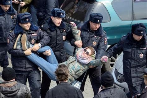 Russian Police Detain Protesters Photos Images Gallery 62582