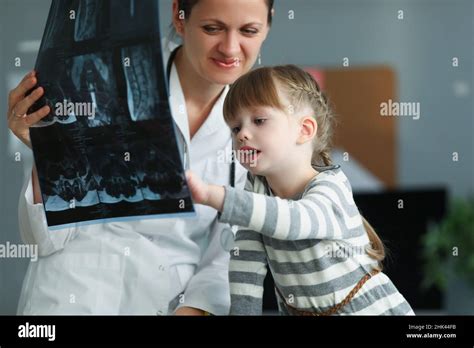 Ct Scan Child Stockfotos Und Bilder Kaufen Alamy