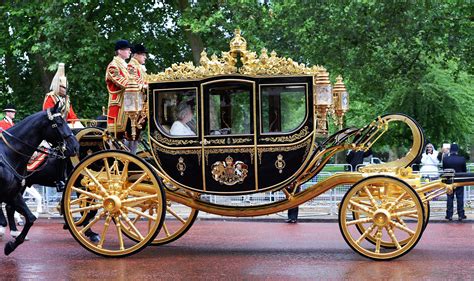 History On Wheels What To Know About The Queens Carriage Nbc News