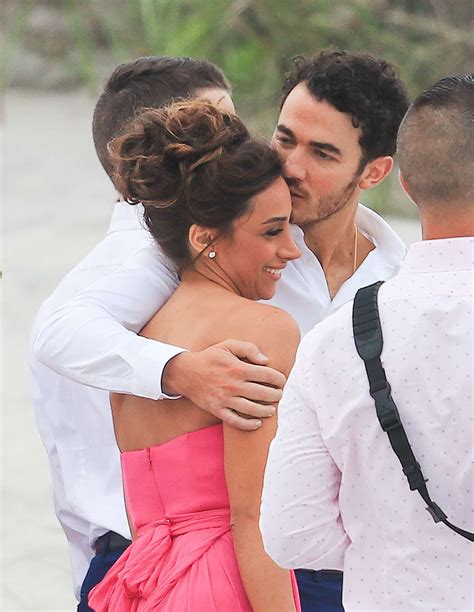 Danielle And Kevin Jonas On A Beach In Atlantic City 03 Gotceleb