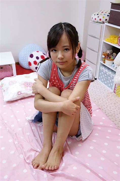 Kagami Shuna Highres Girl Asian Barefoot Bed Black Hair Braid Feet Feet Together
