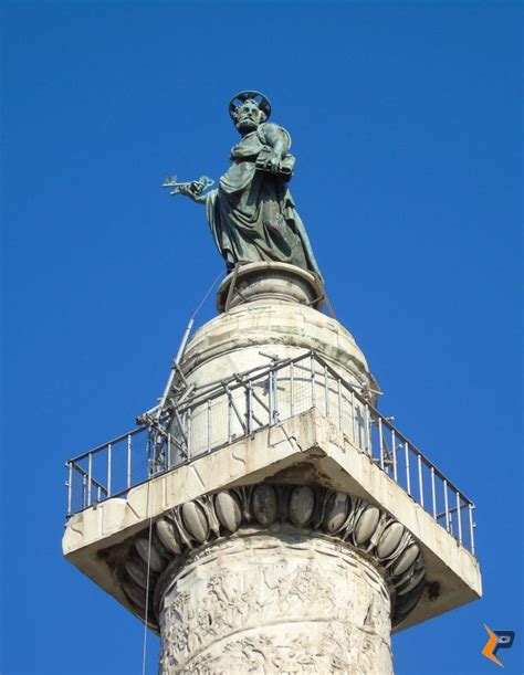 Statua Di San Pietro Che Ha Sostituito Quella Di Traiano Sulla Cima