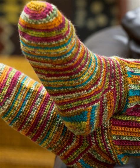 Socken Stricken 42 Inspirative Beispiele Für Begeisterte Anfänger Crochet Socks Pattern Easy