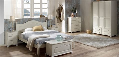 The tetbury white painted bedroom furniture collection has been beautifully crafted from oak. Richmond White Painted Bedroom Furniture