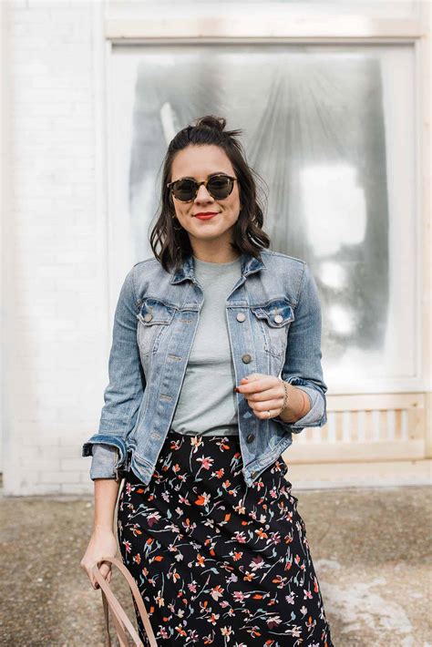How To Wear A Denim Jacket 40 Outfit Ideas An Indigo Day