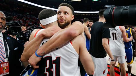 Curry Brothers Share A Special Moment After Warriors Won The Wests
