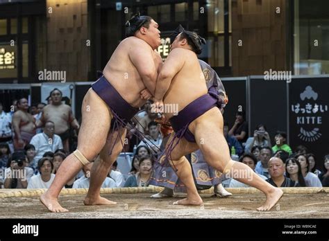 Tokio Jap N Aug Los Luchadores De Sumo Participar En Un
