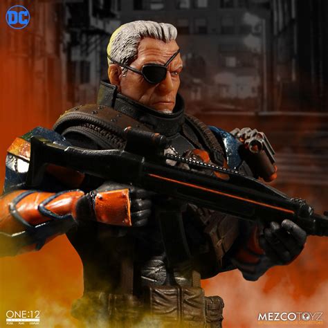 Mezco One12 Collective Deathstroke