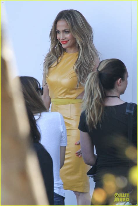 Jennifer Lopez Is A Sexy Slice Of Orange On American Idol Photo