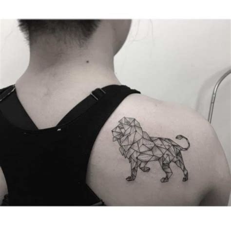 Un Tatuaje De León Geométrico Feroz Y Muy Potente Tatuantes