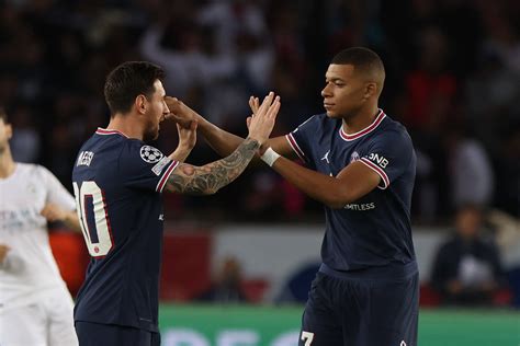 video pochettino gives update messi s fitness connection with mbappé