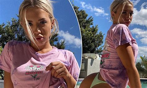 Tammy Hembrow Shows Off Curves Poolside At Gold Coast Home Daily Mail
