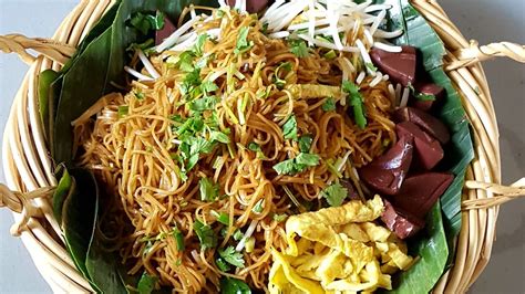 How To Kua Mee Lao Stir Fried Noodle Youtube