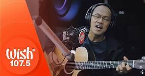 Noel Cabangon performs "Ang Aking Awitin" LIVE on Wish 107.5 Bus