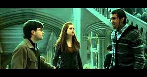 Harry Potter and the Deathly Hallows - Part 2 (The Battle of Hogwarts Scene - HD)