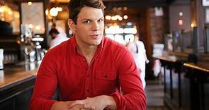 Jake Lacy | Wife, Lauren Deleo, High Fidelity Hulu, Net Worth, The Office, How To Be Single, Christmas Movie, Actor, Obvious Child, Children, Kids, Daughter