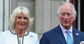 Carlo e Camilla, il presunto figlio segreto fa tremare i reali: «Sono l’erede al trono»