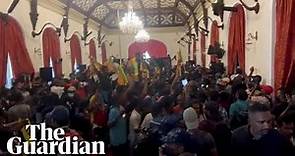 Sri Lanka: thousands of protesters storm president's official residence
