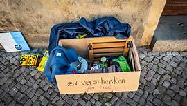 „Zu verschenken“-Kiste vor dem Haus: Karton kann bis zu 5.000 Euro Bußgeld kosten
