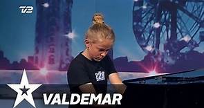 Kan Valdemar fortrylle dommerne med klassisk musik? | Danmark Har Talent 2017 | Audition 2