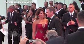 Matt Damon Kisses Wife Luciana Barroso At 2017 Venice Film Festival Red Carpet